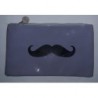 Trousse moustache grise
